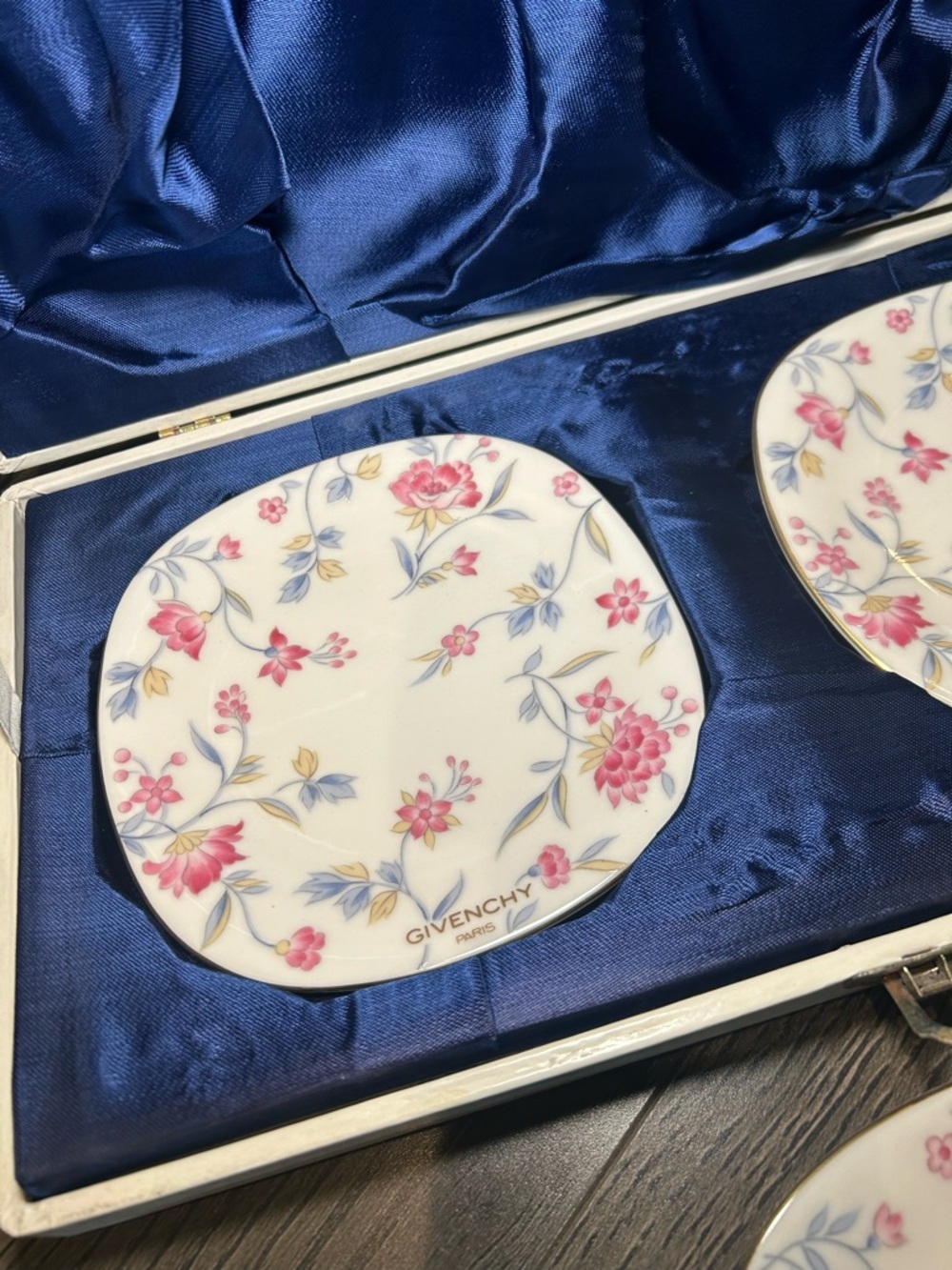 Givenchy Tea Plate Set - Picture 4 of 12